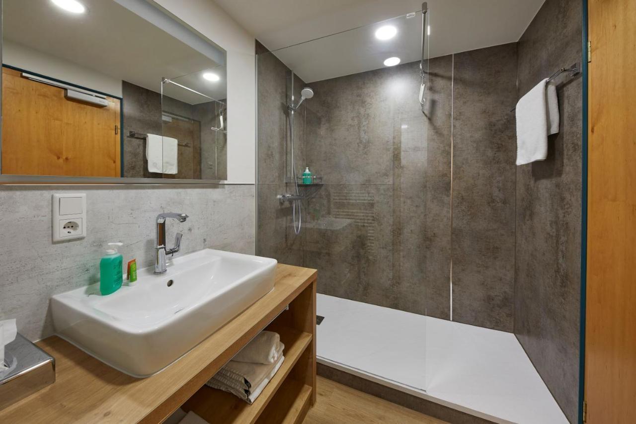Hotel & Ferienappartements Edelweiss Вилинген Екстериор снимка