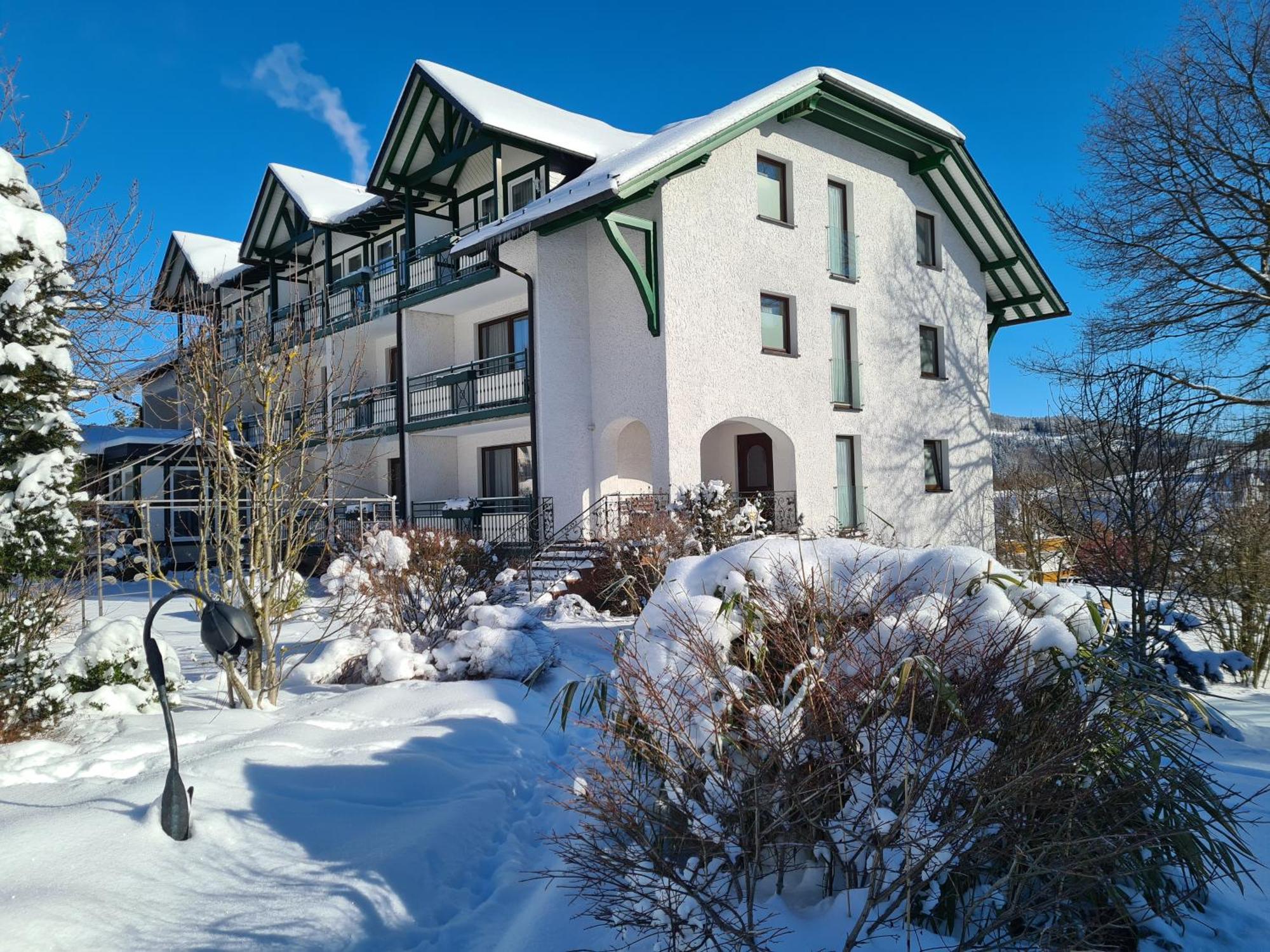 Hotel & Ferienappartements Edelweiss Вилинген Екстериор снимка