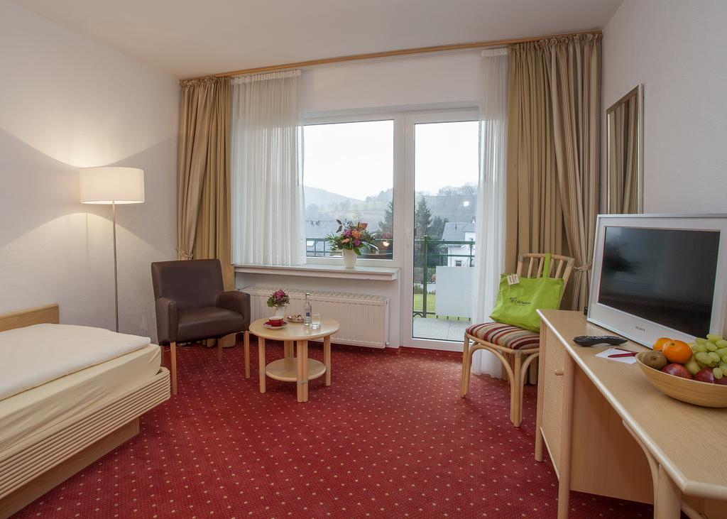 Hotel & Ferienappartements Edelweiss Вилинген Екстериор снимка