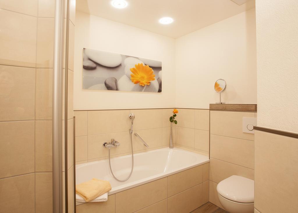Hotel & Ferienappartements Edelweiss Вилинген Екстериор снимка