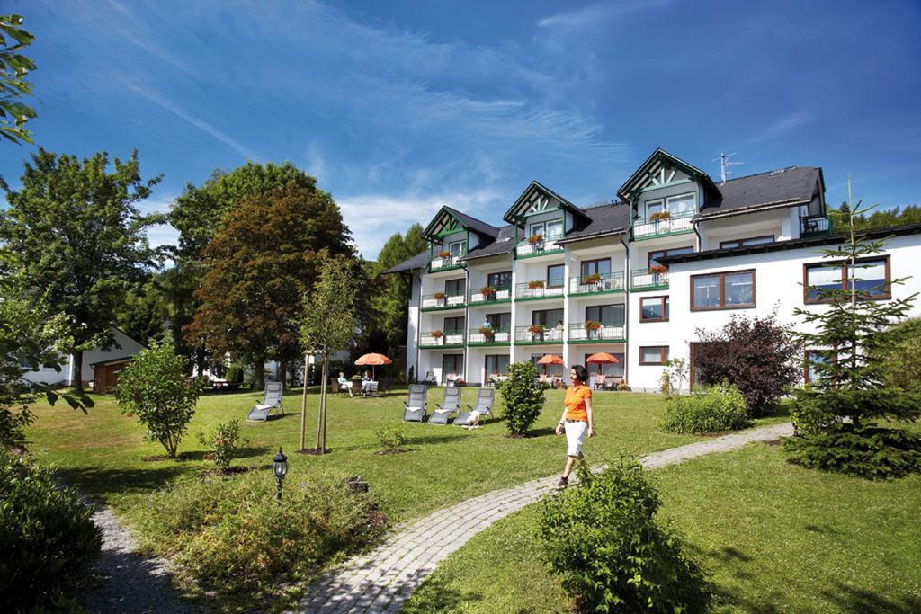 Hotel & Ferienappartements Edelweiss Вилинген Екстериор снимка