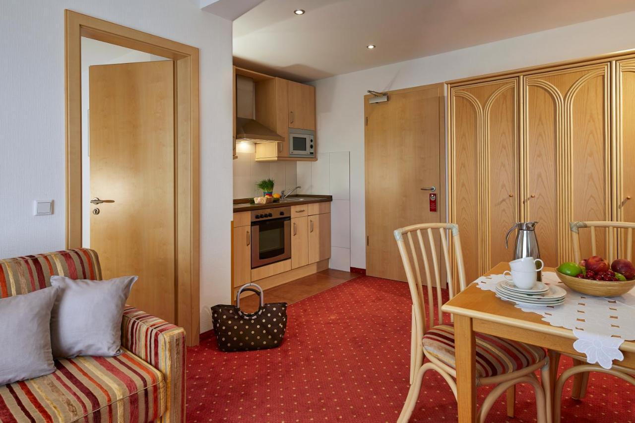 Hotel & Ferienappartements Edelweiss Вилинген Екстериор снимка