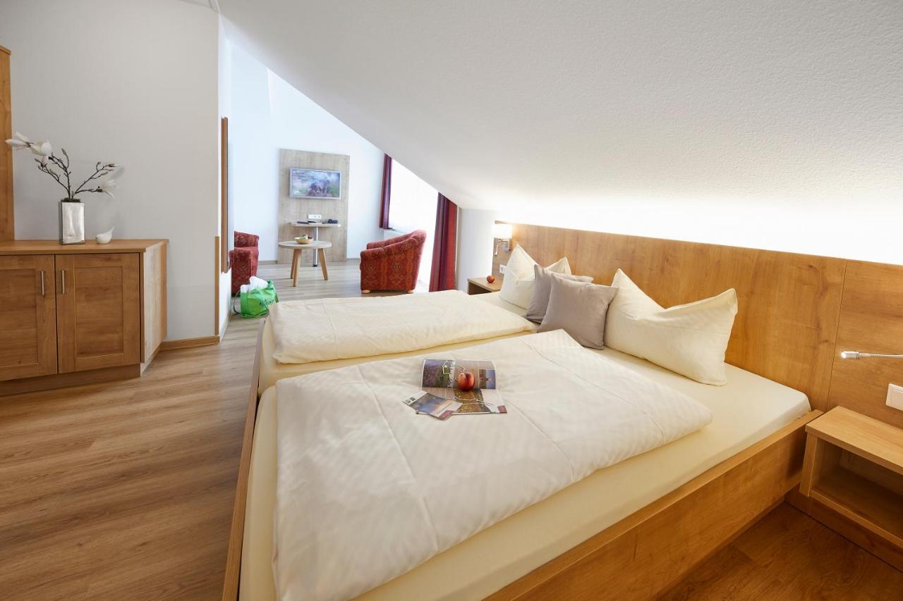 Hotel & Ferienappartements Edelweiss Вилинген Екстериор снимка