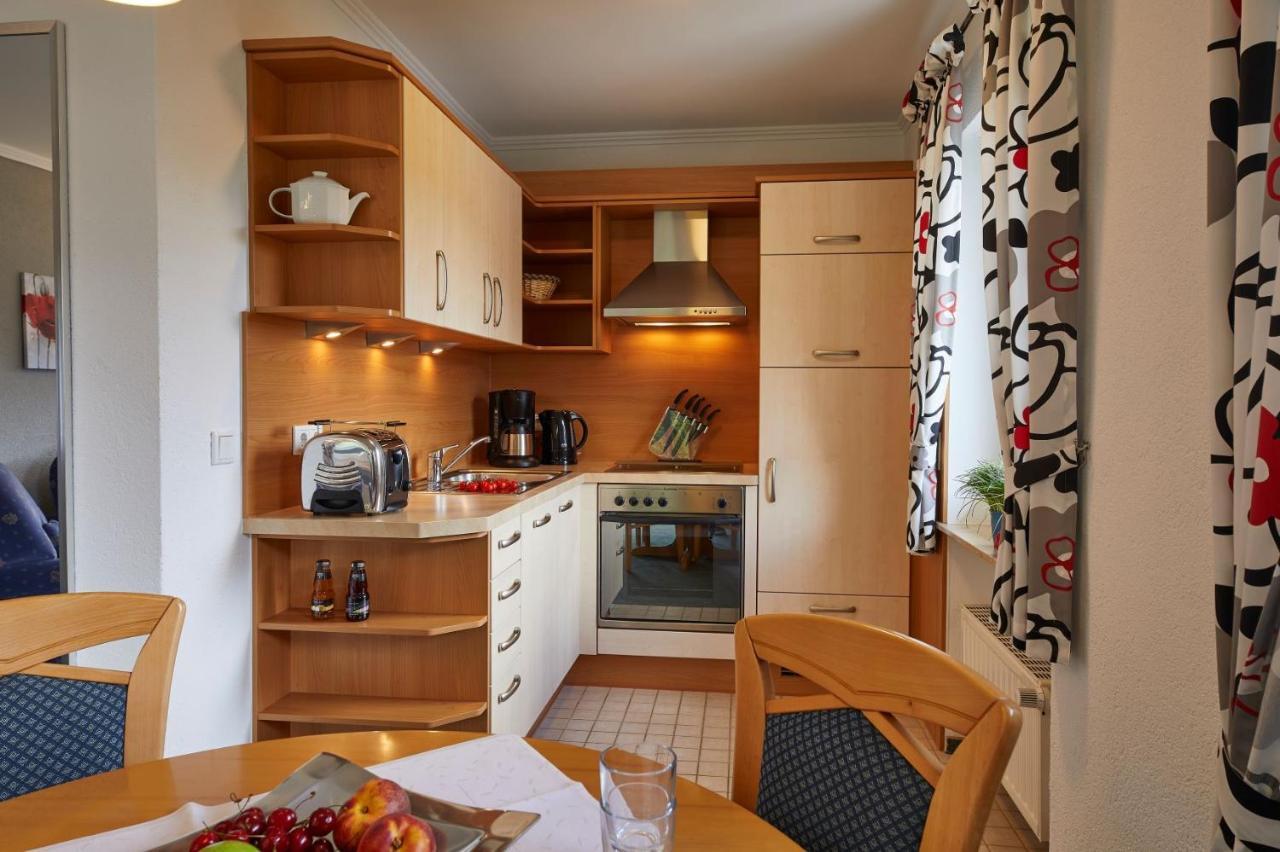 Hotel & Ferienappartements Edelweiss Вилинген Екстериор снимка