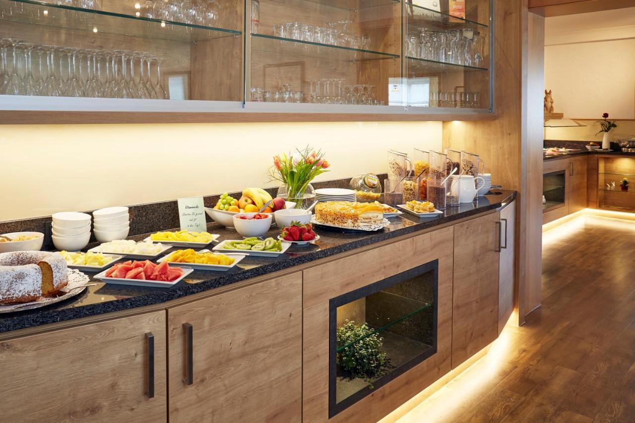 Hotel & Ferienappartements Edelweiss Вилинген Екстериор снимка